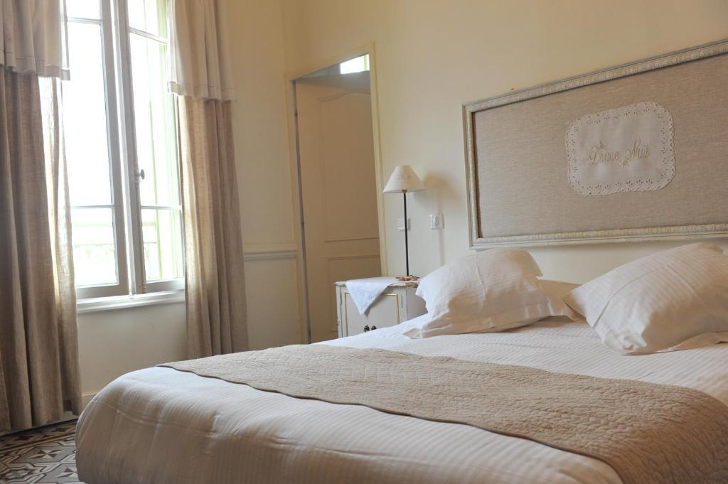 Logis Auberge Restaurant Du Vigneron 퀴퀴냥 객실 사진