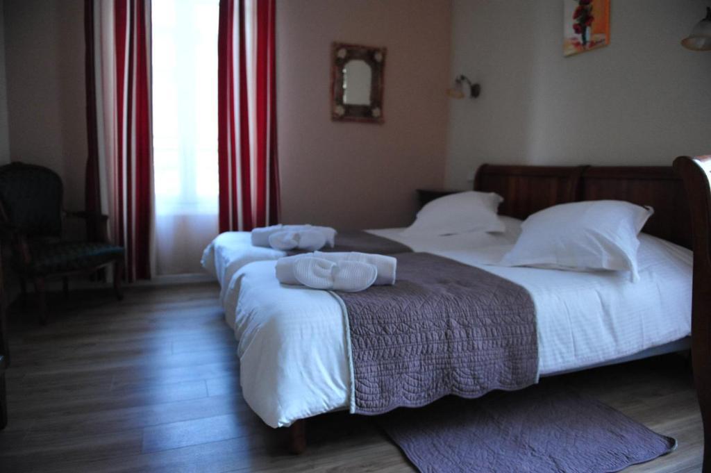 Logis Auberge Restaurant Du Vigneron 퀴퀴냥 객실 사진