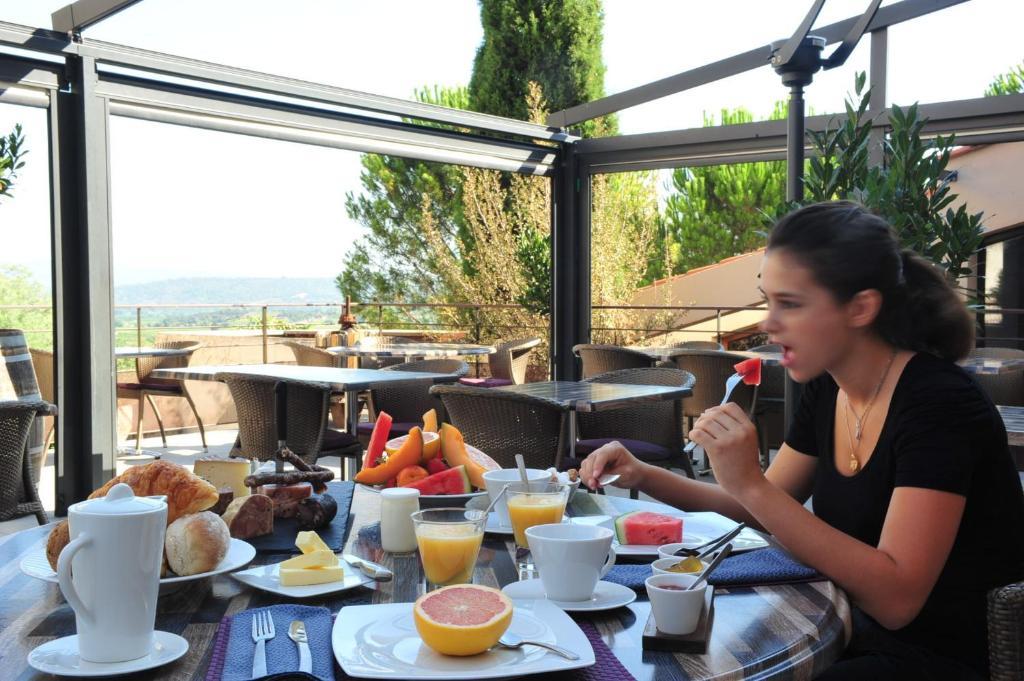Logis Auberge Restaurant Du Vigneron 퀴퀴냥 객실 사진