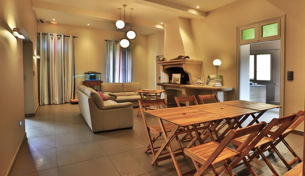 Logis Auberge Restaurant Du Vigneron 퀴퀴냥 외부 사진