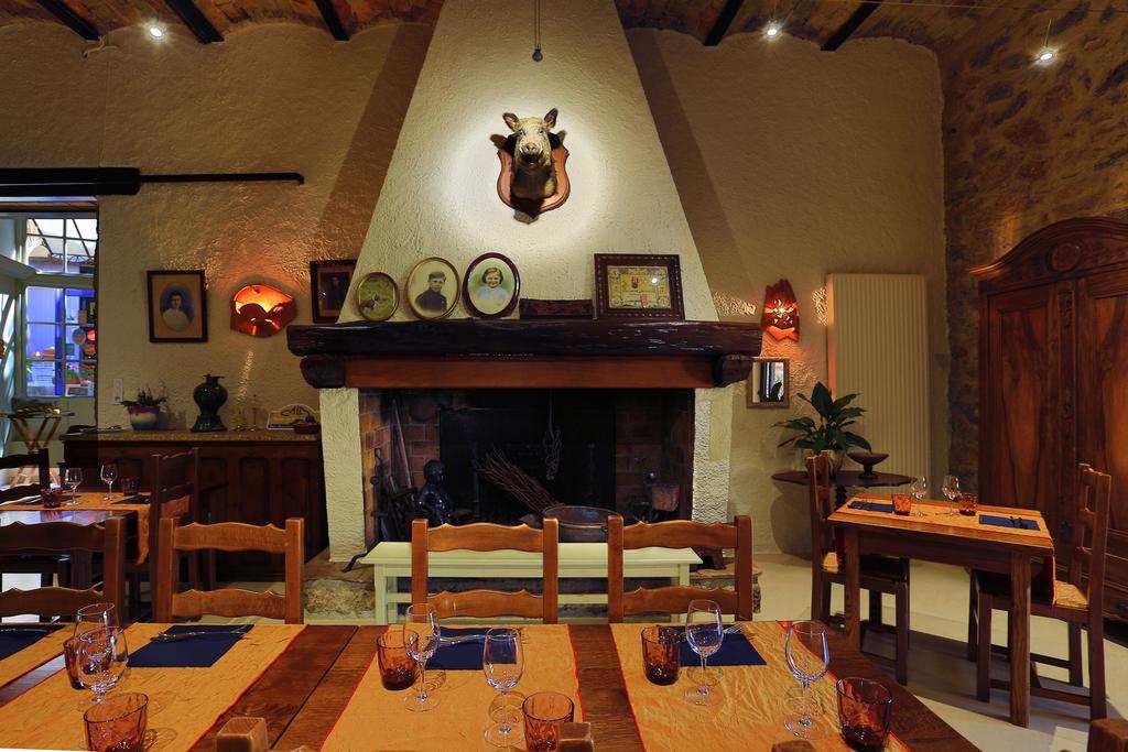 Logis Auberge Restaurant Du Vigneron 퀴퀴냥 외부 사진