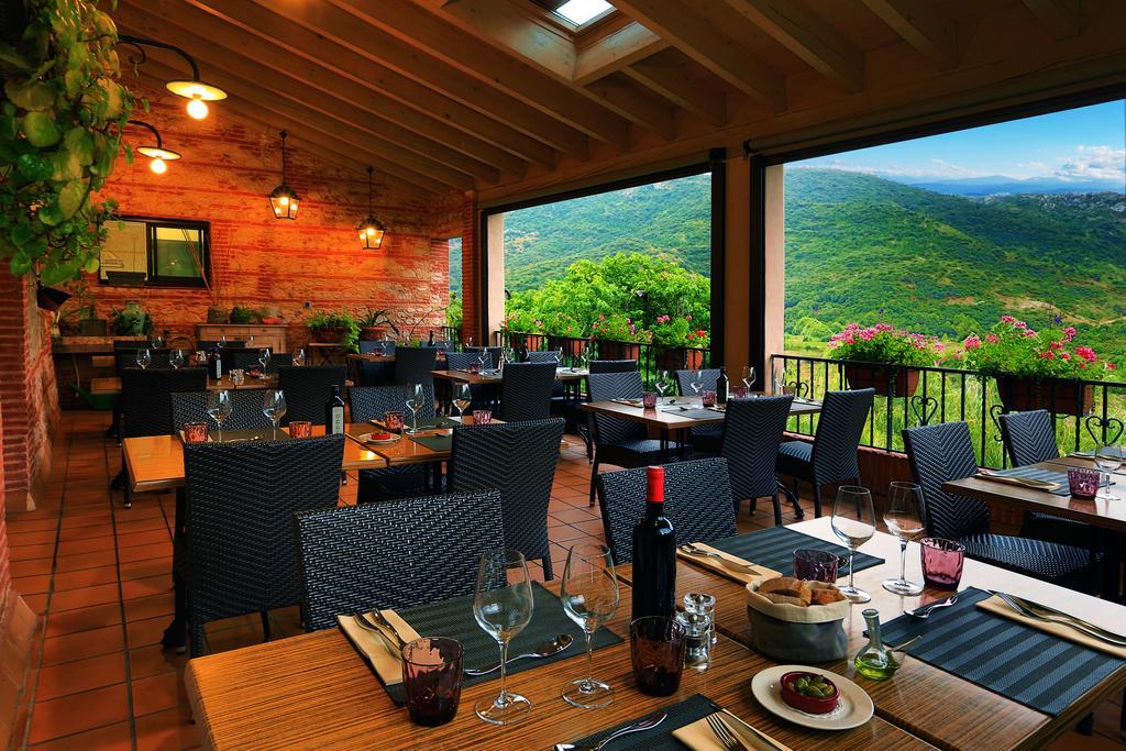 Logis Auberge Restaurant Du Vigneron 퀴퀴냥 외부 사진