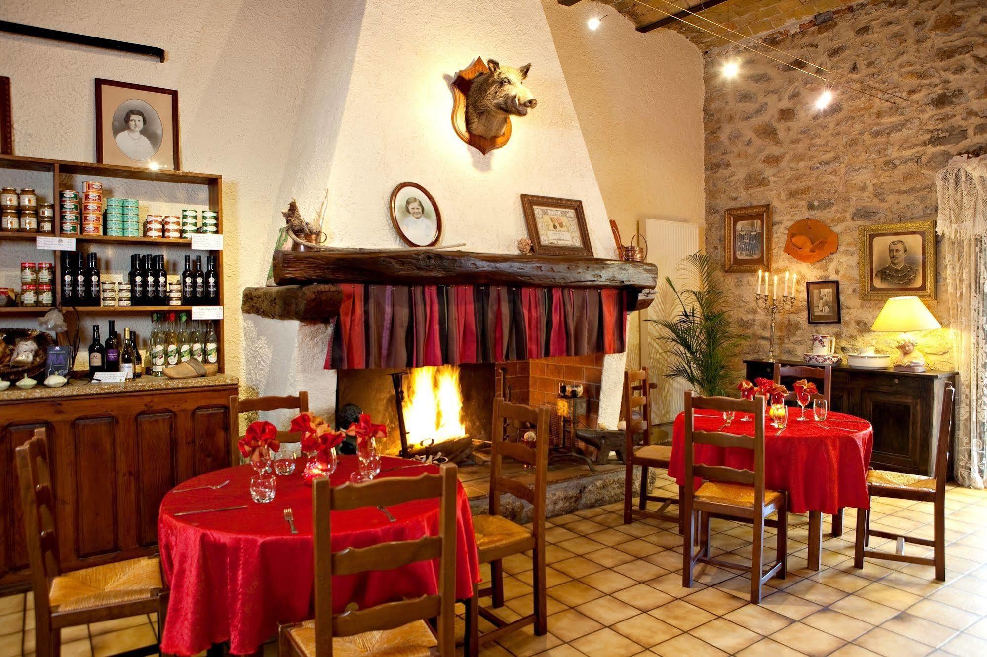 Logis Auberge Restaurant Du Vigneron 퀴퀴냥 외부 사진